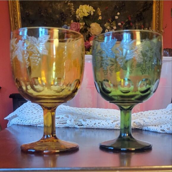 Vintage Mint 60s Set Of 2 Etched Grapes Colored Glass Goblets in Amber & Green - Picture 2 of 8